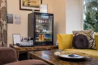 The Howbeck & the Retreat Incl Off-Site Health Club and Parking EV Point Available