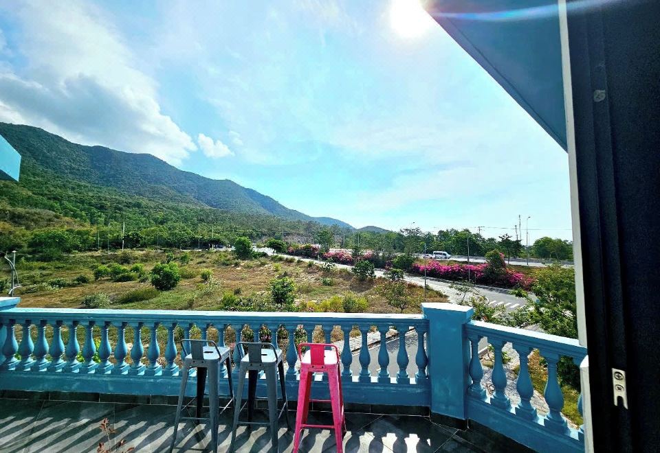 2. 트란 롱 꾸 힌..