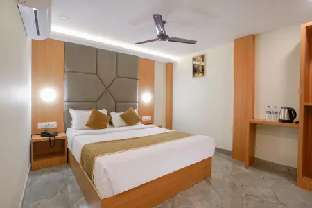 Hotel Crystal Castle Goregaon West Link Road, Mumbai Отели рядом с достопримечательностью «Пляж Марве»