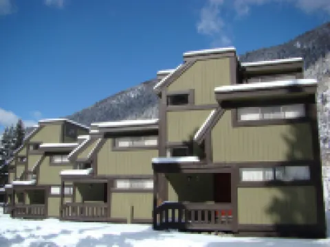 Taos Ski Valley/3 Bdrm/Sleeps 8/Directly Next Door To The Children's Ski School
