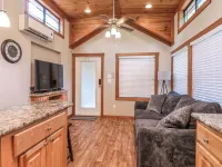 Barnwell Mountain Cabins #1: Cabin/tiny home w/loft in Gilmer across from BMRA Hotels in Upshur County