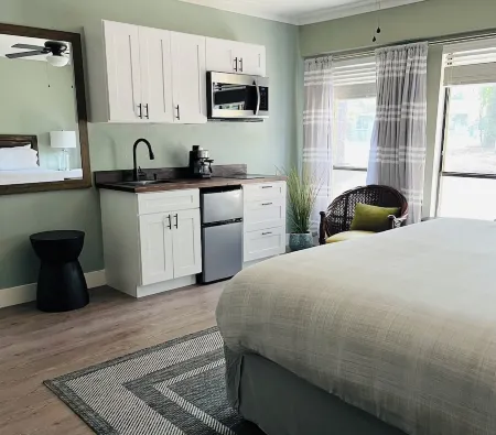 Private suite with own entry in vibrant Gainesville