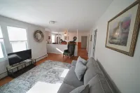 Renovated home with spa access Steps from Cantine Field/HITS