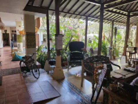 جلو واين فيو بوتيك هوتل آند ريزيدنس Hotels near غارودا ويسنو كانشانا