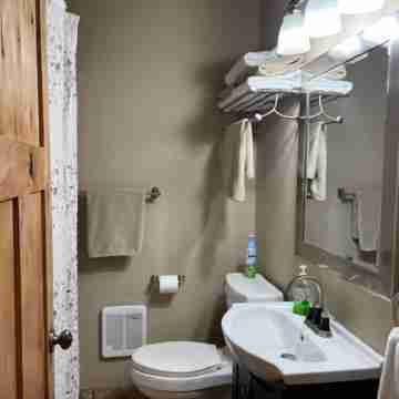 5th Avenue Suites #3 Rooms