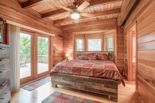 Ten Mile Cabin / with boat dock