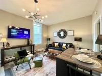Mid-Century Modern Midtown- Walk To Restaurants & Nightlife!