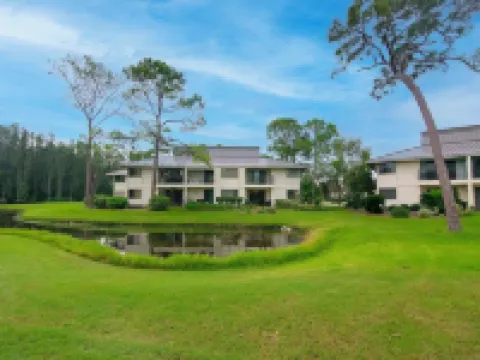 Renovated  Saddlebrook 1st Floor 2bd/2ba Condo w/Golf & Water Views