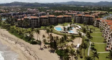 Charming 2-BR apartment for 6 with AC, WiFi in beautiful Humacao