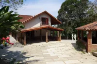 Farm in the Dam in Condominium in the Serra do Mar. Riacho Grande 40 min São Paulo فنادق في ساو برناردو دو كامبو