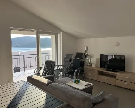 Villa Pina Tisno TOP Apartment Mila 4-6 people with sea view Hoteles en Tisno