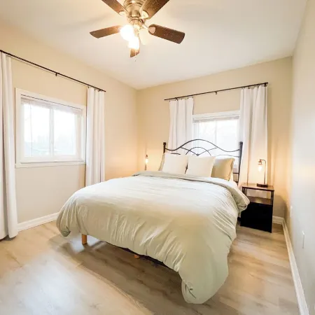 Spacious 4-bedroom Off-Campus House