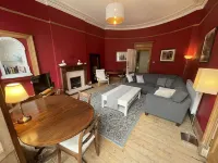 Fantastic city centre location - Spacious 3 bedroom apartment
