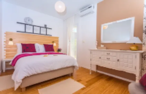 Seafront villa, sandy beach, heated pool, sauna, fitness,.