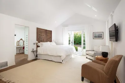 Historic Spanish-style Villa, Perfect for Family & Golf Retreats! 17 마일 드라이브 주변 호텔