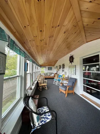 Waterfront cottage with views of 2 lighthouses that's close to Popham Beach