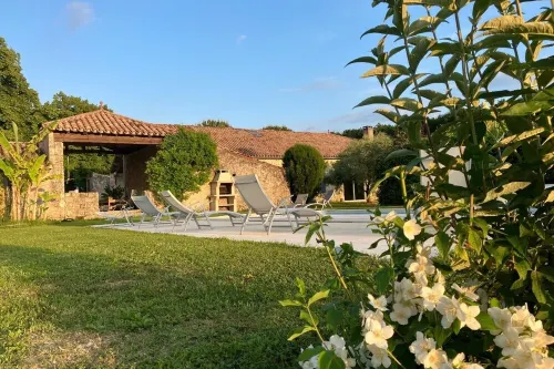 house classified with private swimming pool on 2 hectares with view Hotels in Sainte-Colombe-de-Villeneuve