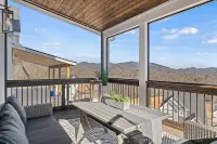 Spring rates!Hot tub! Views!! Lux Home!Near AVL!