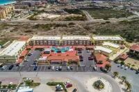 Pearl 2-bedroom Condo walking to wonderful Eagle Beach Hotel a Eagle Beach