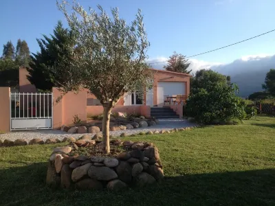PROMOTION! A charming villa with a beautiful garden and a view of the mountains Hotels in 