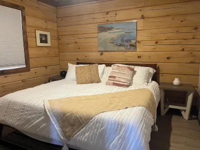 Riverside Abode, sleeps 10 with beach and dock access Hotels in der Nähe von Westben