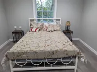 Affordable Rustic Modern Family Home-5 minutes to Town!!
