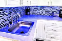 Retro Cottage -  Short Walk to Wilton Dr. ,WIFI, Free Parking