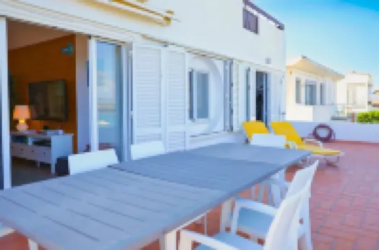 Casa na Ria: 7 Camas, na Praia da Ilha de Faro Hotels in Montenegro