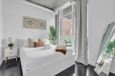 Stylish Beltline 1BR w/ Parking Save-On-Foods 주변 호텔