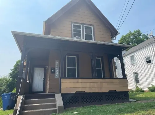 Stylish and cozy home away from home.Located in Central meriden Hotels in Meriden