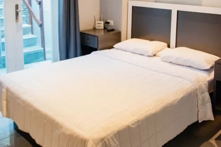 SUITE 103 - 4 PEOPLE (W PRIVATE POOL)