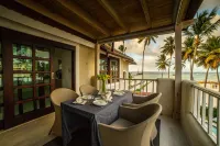Beach House with Private access to the beach for 24 guest