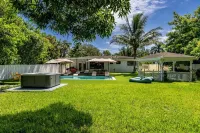 Casa Bella - 5 BR Villa in Miami with Pool, Mini-Golf, Basketball+