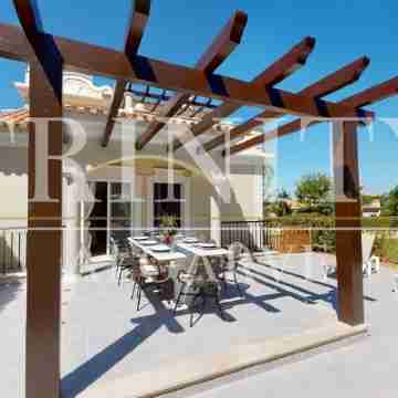 Town House, 5 bedroom, WIFI, UK TV. Hotel Exterior