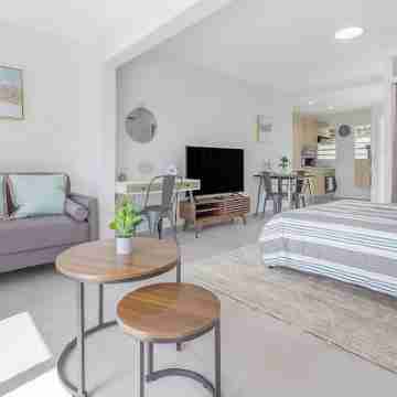 Renovated Apartment with pool and ocean view#4 Rooms