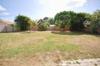 Cute 3 bedroom home in Jensen Beach PSL FOR area. 10 min to Beaches! Hotels near Elk's Park Recreation Area