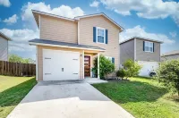 Be our GUEST! Beautiful home for you to ENJOY! Hotels near Walmart Supercenter