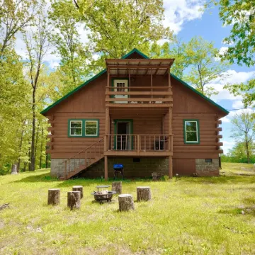 Scenic Hilltop Cabin on TN River w Firepit, Grill, WIFI, Full Kitchen, H2O views