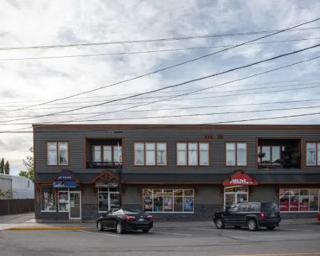 Location Location!! 2bd2ba Condo in the heart of Downtown Invermere! インヴァーミアのホテル