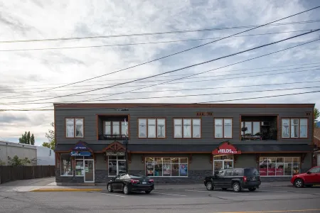 Location Location!! 2bd2ba Condo in the heart of Downtown Invermere!