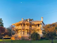 The Buchanan 1894 Hotels in Parkes
