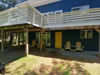 Quaint, Clean & Updated Cottage- Steps From The Beach.