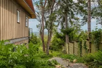 Close to Ganges. 2br 1bath apartment. Peaceful treed setting
