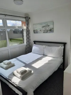 Outstanding 3 Bedroom Chalet, walk to beach, nr Gt Yarmouth & Norfolk Broads