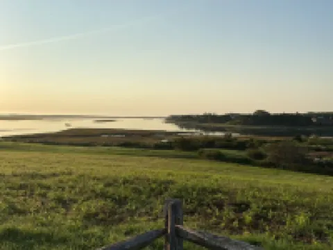 Charming Sun Filled Eastham Cottage at Fort Hill 伊斯特姆酒店