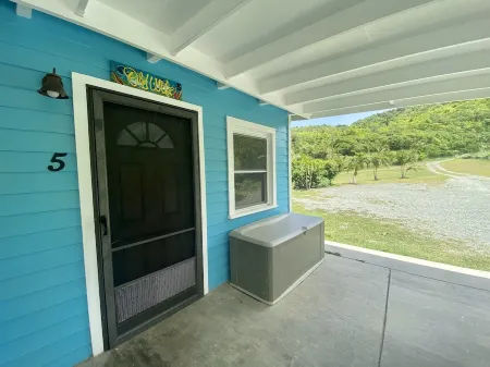 Walk to Cane Bay Beach Cottage - End Unit with Mountain Views Отели рядом с достопримечательностью «Salt River Bay»