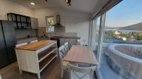 New!!! Lux apartmrnt 10min from beach. spacious, quiet, clean