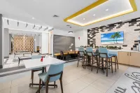 Luxurious 2 Bed Condo: Only 20 Mins away from Manhattan
