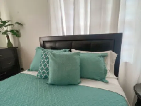 New Listing! Island Bliss • 2Br • 3 Beds • 2 Baths Hotels in Southside