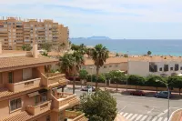 Modern apartment with great pool, next to harbour, boulevard and beach Hoteles en Campello
